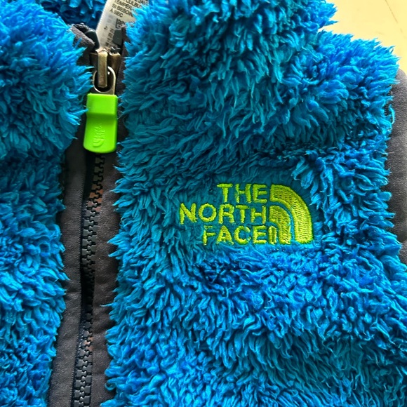 The Northface fleece vest. Size 12-18 months . Used twice - Picture 6 of 8